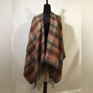 Woven heart  poncho new with tag (ML)
